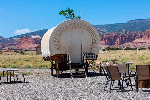 Carreta Conestoga Broken Spur Inn & Steakhouse - Dónde dormir en Capitol Reef