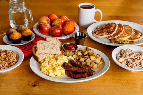 Desayuno 6 Broken Spur Inn & Steakhouse - Dónde dormir en Capitol Reef