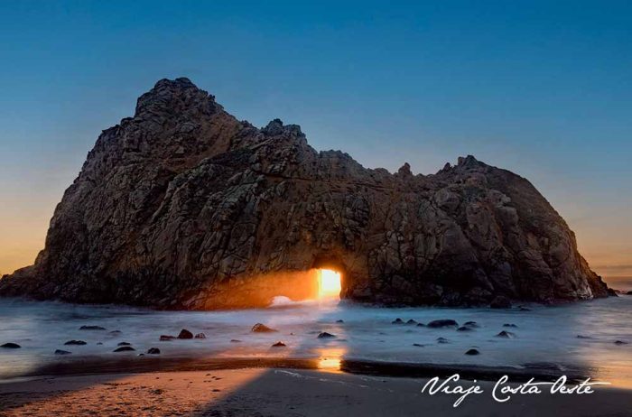 PFEIFFER BEACH STATE PARK KEYHOLE ARCH - QUÉ VER EN EL BIG SUR California